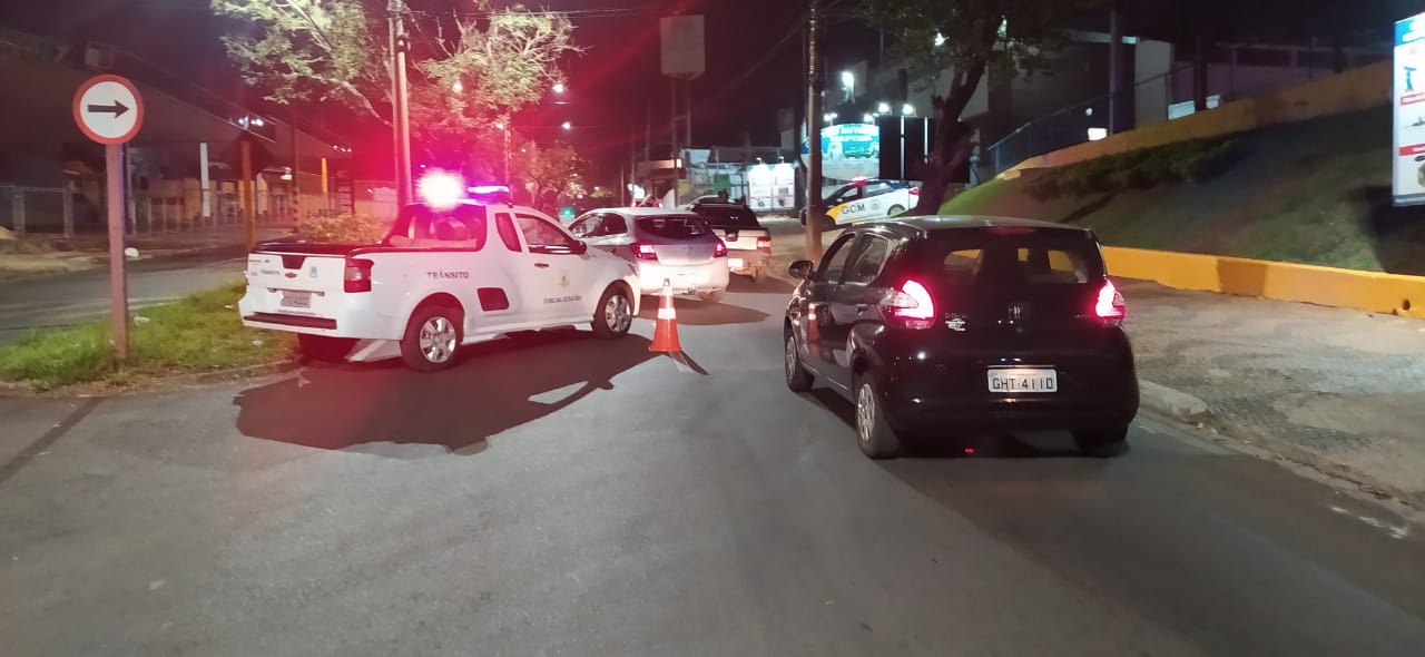 Foto 3 de 4 — Mais de 700 veículos são fiscalizados em 2 dias em Araraquara